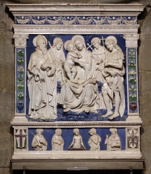 성모자와 성인들_by Andrea della Robbia_photo by Sailko_in the church of st Romulus of Fiesole in Bivigliano_Italy.jpg
